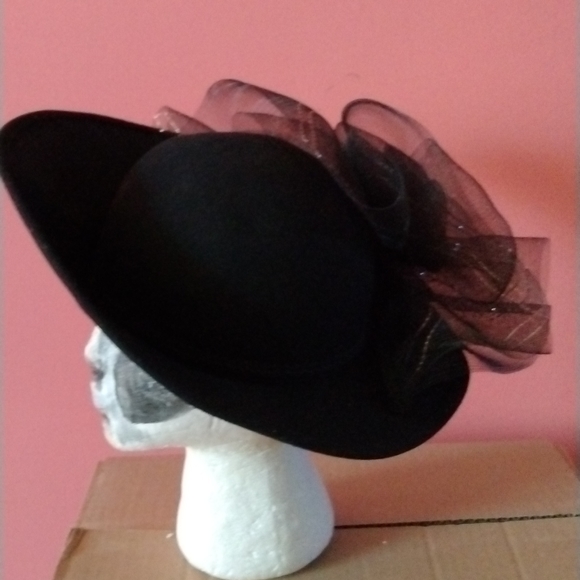 Doeskin Wool Designer w Satin flower band  $34+fre - Picture 2 of 16